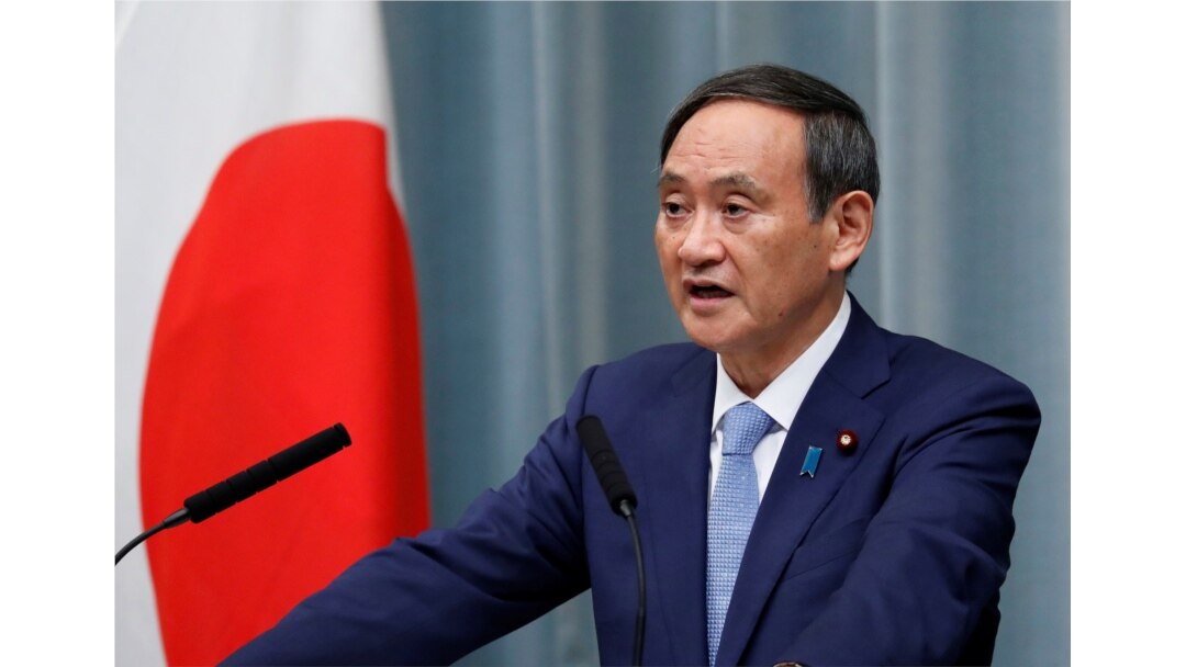日本內閣官方長官菅義偉在例行記者會上。(資料照片)