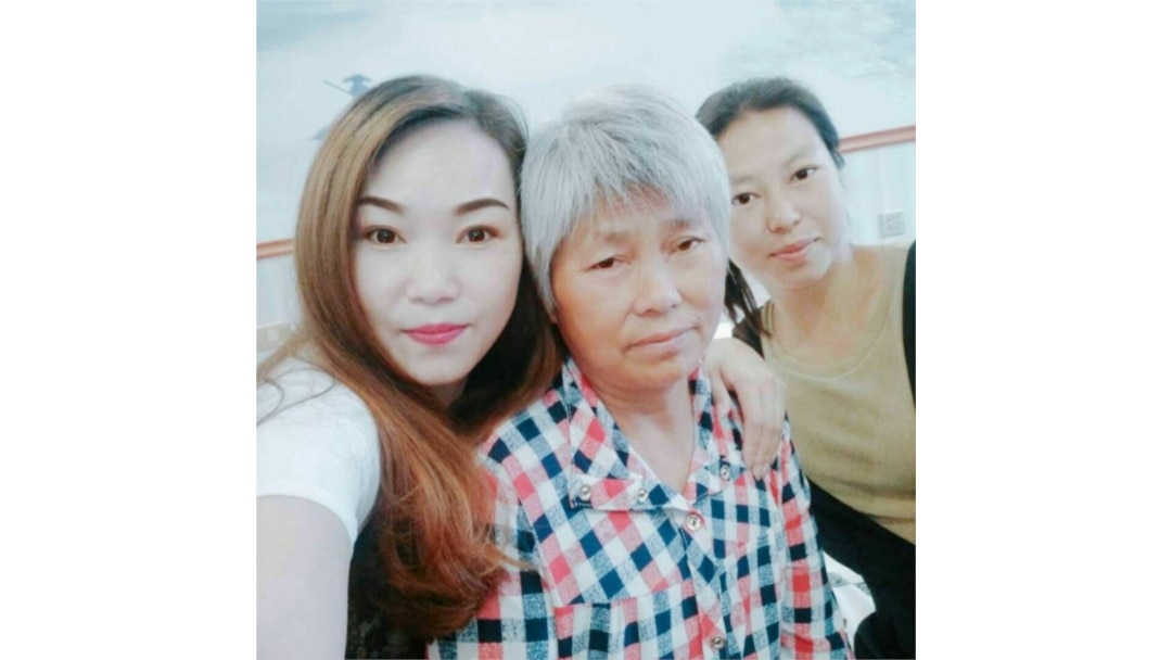 中國湖北鄖西訪民柯大英及兩個女兒(柯大英提供圖片)
