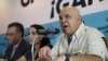 El líder opositor venezolano Jesus Torrealba (derecha) convocó a movilizarse para revocar el mandato del presidente Nicolás Maduro.
