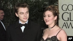 Leonardo DiCaprio and Kate Winslet arrive at the 1998 Golden Globe Awards in Beverly Hills, California