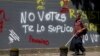 Según la oposición, a 1,8 millones de electores se les prohibió ejercer su derecho al voto por múltiples motivos y más de 700.000 fueron migrados de sus centros electorales a solo horas de los comicios. 