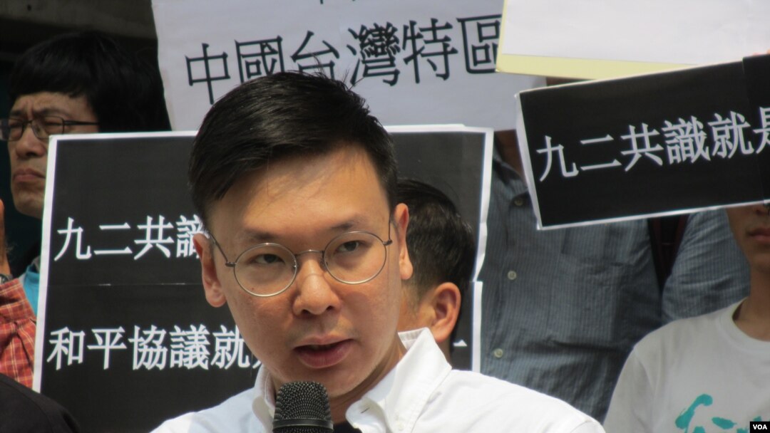 台灣太陽花學運領袖林飛帆在獨派團體記者會上講話 (美國之音張永泰拍攝)