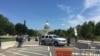 华盛顿国家广场的音乐会表演场地周围竖起了围栏并设立了安全检查站。(2017年7月3日)