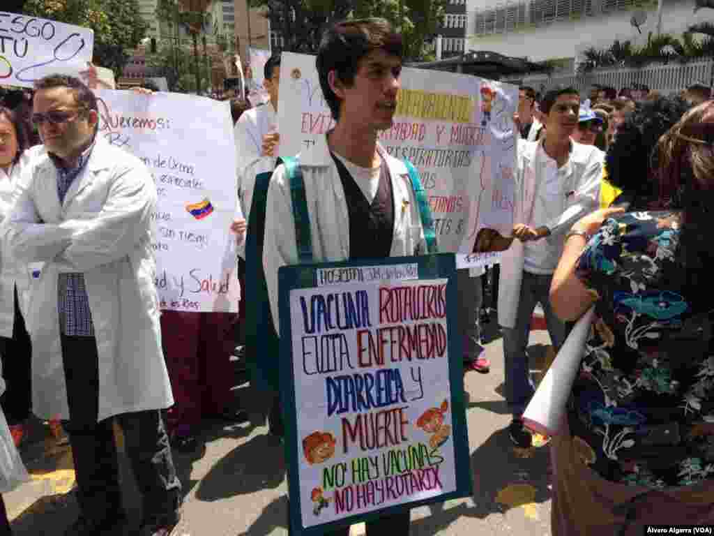 Protestas del sector salud se unen a las manifestaciones diarias en Venezuela.
