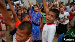 ထိုင်းနိုင်ငံ စမွတ်စခွန်ခရိုင်တွင်းက မြန်မာရွှေ့ပြောင်းအလုပ်သမားတွေရဲ့ကလေးများ ယခင်မှတ်တမ်းဓာတ်ပုံ။