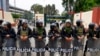 La Policía Nacional del Perú ingresó a la Universidad Nacional Mayor de San Marcos con una tanqueta y detuvo a más de 200 personas que habían tomado la casa de estudios por la fuerza. Foto: AP