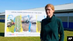 La directora de la Agencia para el Desarrollo Internacional (USAID, por sus siglas en inglés), Samantha Power, se reunió con funcionarios gubernamentales y residentes y señaló que Washington tiene previsto liberar los primeros 4.500 millones de ese plan en las próximas semanas.