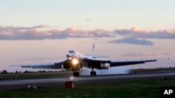 Russia's strategic bomber Tu-160 or White Swan, the largest supersonic bomber in the world, lands at Engels Air Base near Saratov, about 700 kilometers southeast of Moscow, Aug. 7, 2008. 