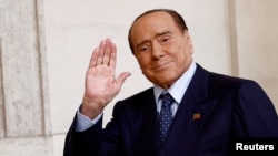 ARCHIVO: El ex primer ministro italiano Silvio Berlusconi en una foto de octubre de 2022.
