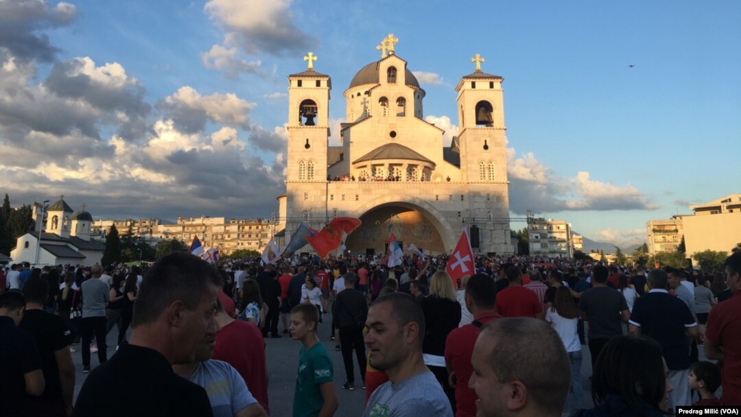 Šetnja sveštenstva Srpske pravoslavne crkve u prestonici Crne Gore Podgorici