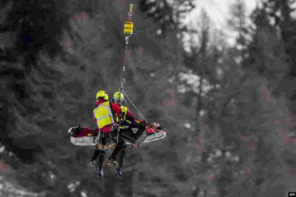 France's Nils Alphand is evacuated by helicopter after he crashed during a men's downhill training event at the FIS Alpine Skiing World Cup in Crans-Montana, Switzerland. (Photo by Fabrice COFFRINI / AFP)