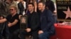 Adam Levine didampingi Blake Shelton (kanan) dan rocker Sammy Hagar (kiri) menerima bintang Hollywood Walk of Fame (10/2). (VOA/Vina Mubtadi)