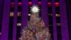 En diciembre de 1933 se encendieron por primera vez las luces de un gran Árbol de Navidad en el Rockefeller Center, de Nueva York. Desde entonces, forma parte de una de las tradiciones de Fin de Año en la ciudad.