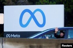 FILE - Commute traffic streams past the Meta sign outside the headquarters of Facebook parent company Meta Platforms Inc in Mountain View, California, U.S. November 9, 2022. (REUTERS/Peter DaSilva/File Photo)