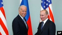 资料照：美国总统拜登任副总统时在莫斯科与俄罗斯总统普京会面。（2011年3月10日）