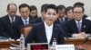 김성주 대한적십자사 총재가 27일 국회에서 열린 한국 국회 보건복지위원회 국정감사에서 의원의 질의에 답하고 있다. 김성주 총재는 국정감사에 출석해 북한으로부터 에볼라 바이러스 차단 등 예방의약품 지원을 요청 받았다는 취지의 발언을 했다. 