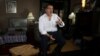 El presidente electo de Guatemala, Bernardo Arévalo, habla durante una entrevista con Reuters, en su casa en la Ciudad de Guatemala, el 22 de agosto de 2023.