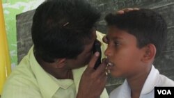Sri Lankan school children and their parents are happy with the free service. (Courtesy SOMS)