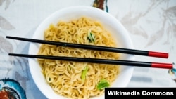 Jamie and Lauren used to eat a lot of ramen noodles in their college days.