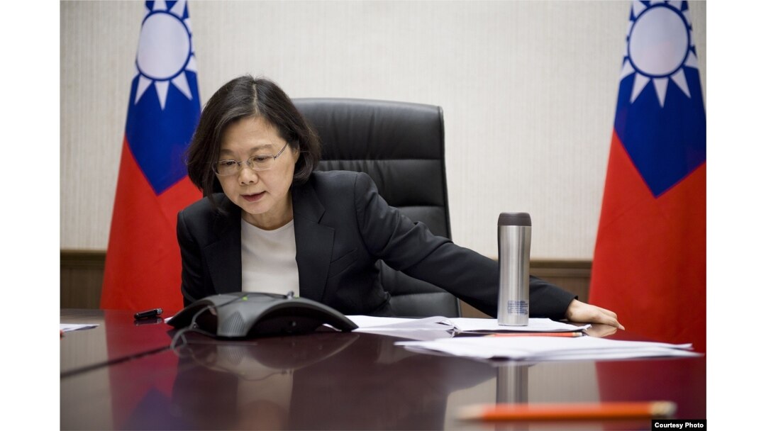 台灣總統蔡英文與美國總統當選人川普進行越洋電話。 ( 台灣總統府)