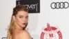 La actriz argentino-británica Anya Taylor Joy, protagonista de "Gambito de Dama" posa en Londres durante los Premios del Círculo de Críticos de la ciudad, el 20 de enero de 2019.