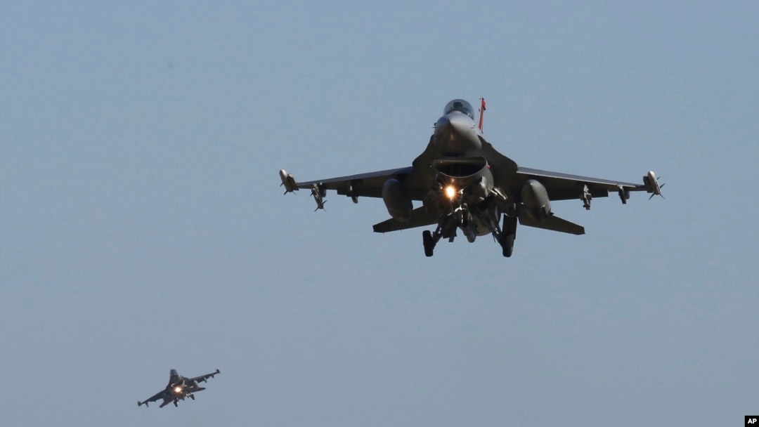 Američki borbeni avioni F-16 (Foto: AP/Ahn Young-joon)