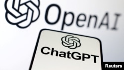Los logotipos de OpenAI y ChatGPT se ven en esta ilustración tomada el 3 de febrero de 2023.