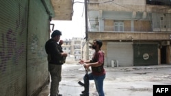 Şervanên Yekîneyên Parastina Gel (YPG) li taxa Şêx Maqsud ya Helebê, Gulan 9, 2013
