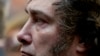 El presidente argentino Javier Milei asiste a una ceremonia conmemorativa del 30 aniversario del atentado con bomba en el centro judío AMIA que mató a 85 personas en Buenos Aires, Argentina, el jueves 18 de julio de 2024.