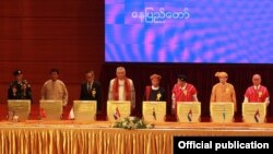 တနိုင်ငံလုံးအပစ်ရပ် လက်မှတ်ထိုးတဲ့ လက်နက်ကိုင်အဖွဲ့ ၈ဖွဲ့။ (အောက်တိုဘာလ ၁၅၊ ၂၀၁၅) နေပြည်တော်။ 