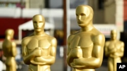 Oscar statues stand off of Hollywood Boulevard in preparation for Sunday's 92nd Academy Awards at the Dolby Theatre, Wednesday, Feb. 5, 2020, in Los Angeles. (AP Photo/Chris Pizzello)