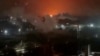 Llamas y humo se elevan desde un depósito de petróleo en la región de Briansk, Rusia, publicada el 11 de diciembre de 2024, en una imagen fija obtenida de un video de redes sociales. REUTERS