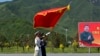 仪仗队为9月3日的大阅兵在中国国家主席习近平的画像前进行演习操练 （2015年8月22日）