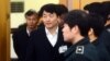 한국 대법원 전원합의체는 22일 내란음모·내란선동 혐의 등으로 구속기소된 이석기 전 통합진보당 의원에게 징역 9년을 선고한 원심을 확정했다. 사진은 지난해 2월 수원지법에서 열린 공판에 참석한 이석기 전 의원. (자료사진)