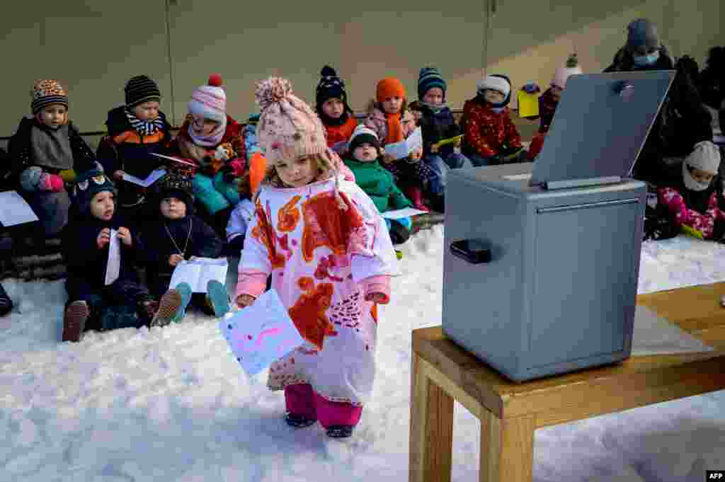 Preschoolers in Lausanne participate in a referendum, organized by private preschools network Educalis, aimed to teach young children Switzerland's famed direct democratic system.
