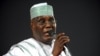 L'ancien vice-président Atiku Abubakar fait campagne pour les votes lors des primaires présidentielles du Parti démocratique du peuple au pouvoir à Abuja le 14 janvier 2011.