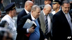 Harvey Weinstein arrives at the first precinct while turning himself to authorities following allegations of sexual misconduct, May 25, 2018, in New York. 