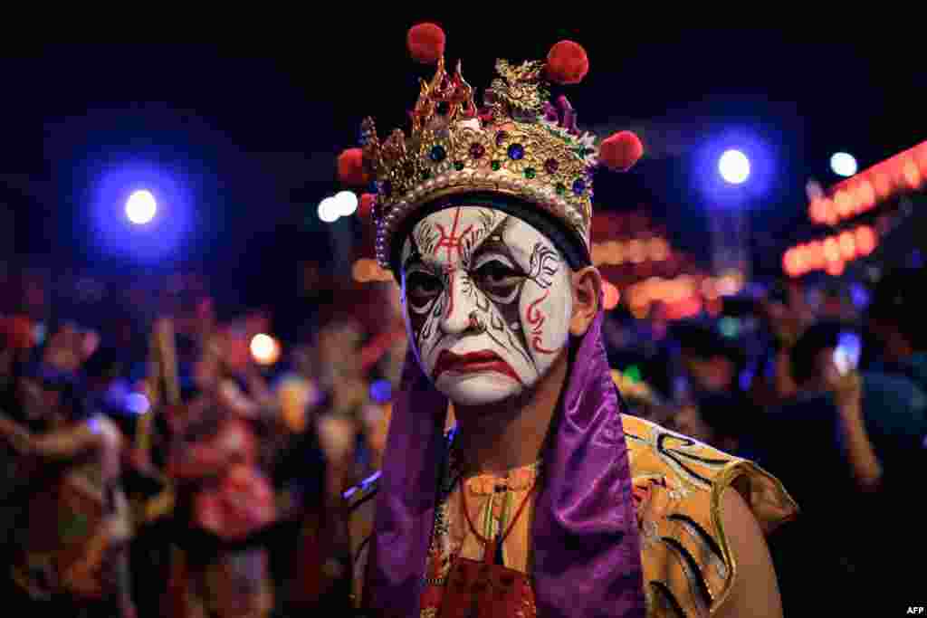 A participant from Taiwan performs during the Cap Go Meh festival, marking the 15th and final day of the Lunar New Year celebrations, in Bogor, West Java. (Photo by Yasuyoshi CHIBA / AFP)
