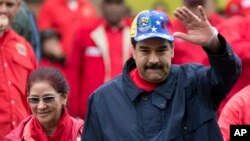 El presidente Nicolás Maduro, acompañado de su esposa Cilia Flores, saludó a los trabajadores en el 1 de mayo.