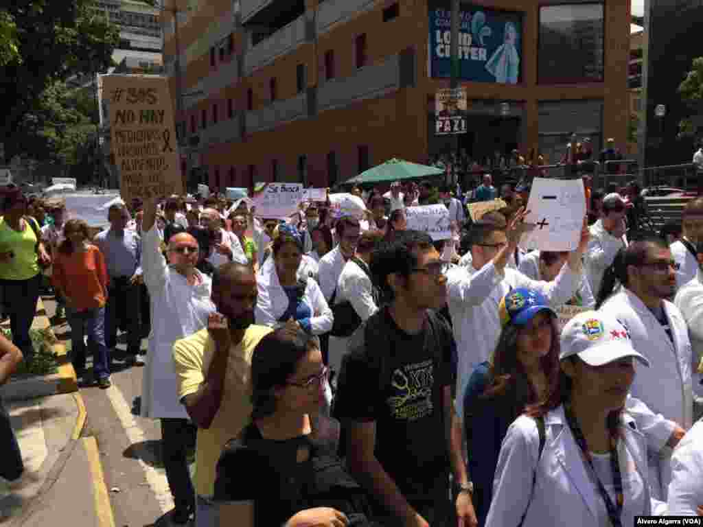 La marcha pacífica de protesta del sector salud en Venezuela se realizó el miércoles 17 de mayo.