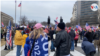 Simpatizantes del presidente Donald Trump se reúnen el miércoles 6 de enero de 2021 en Washington para mostrarle apoyo. [Foto: Iacopo Luzi/VOA]