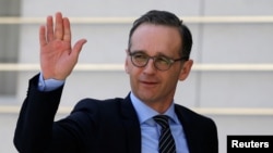 Šef nemačke diplomatije Hajko Mas pred sastanak sa palestinskim predsednikom Mahmudom Abasom u Ramali. 