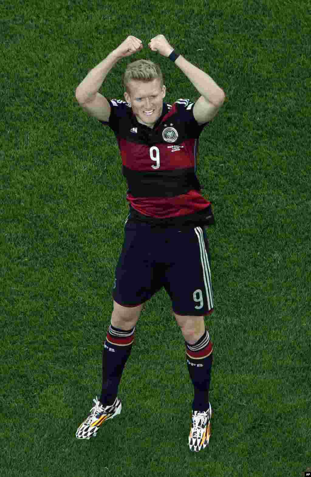 Andre Schuerrle của Đức ăn mừng sau khi ghi bàn.