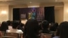 Pandji Pragiwaksono menghibur diaspora Indonesia lewat stand up comedy hari Minggu (4/9) di San Francisco, California (VOA/Vina).