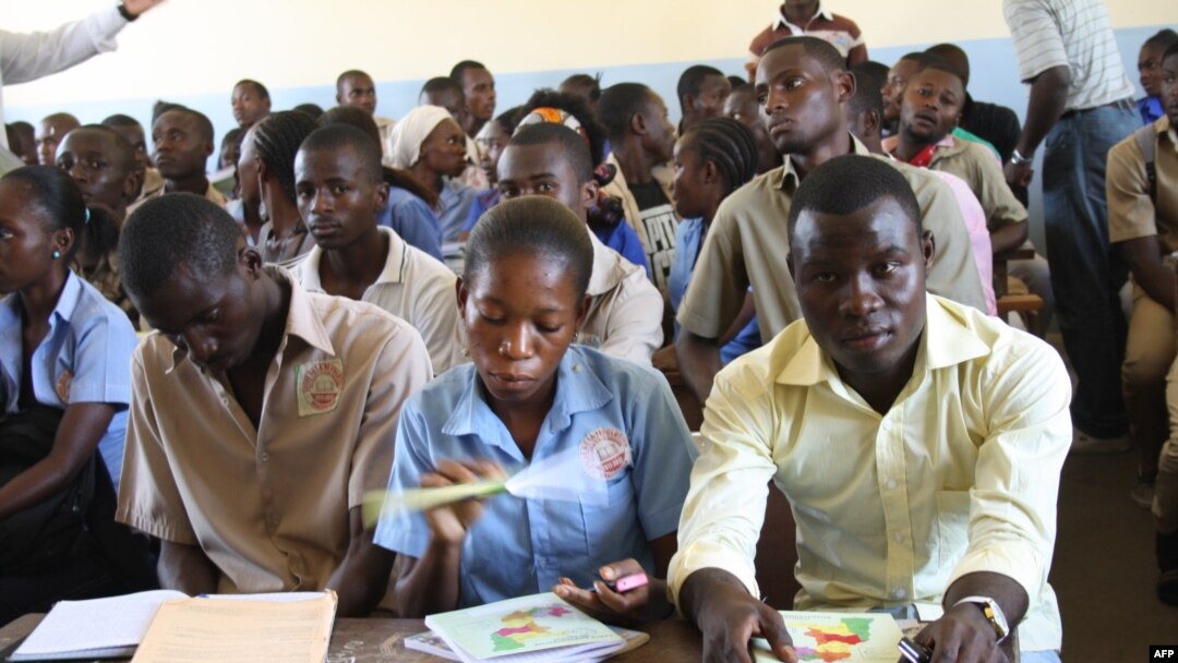 Bayekoli ya eteyelo ya likolo, na collège Nganga Edouard na Brazzaville, 19 mars 2012.