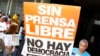 "Se trata de un ejercicio de la libertad de expresión riesgoso, sometido a sospecha permanente por parte del gobierno”, dijo el director del periódico venezolano Tal Cual, Teodoro Petkoff.