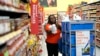 Archivo - En un futuro próximo las estanterías en Walmart estarán controladas electrónicamente.