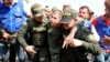 Según un comunicado oficial de Migración Colombia, sólo en el Norte de Santander, 53 miembros de las fuerzas armadas de Venezuela depusieron sus armas y fueron a Colombia.