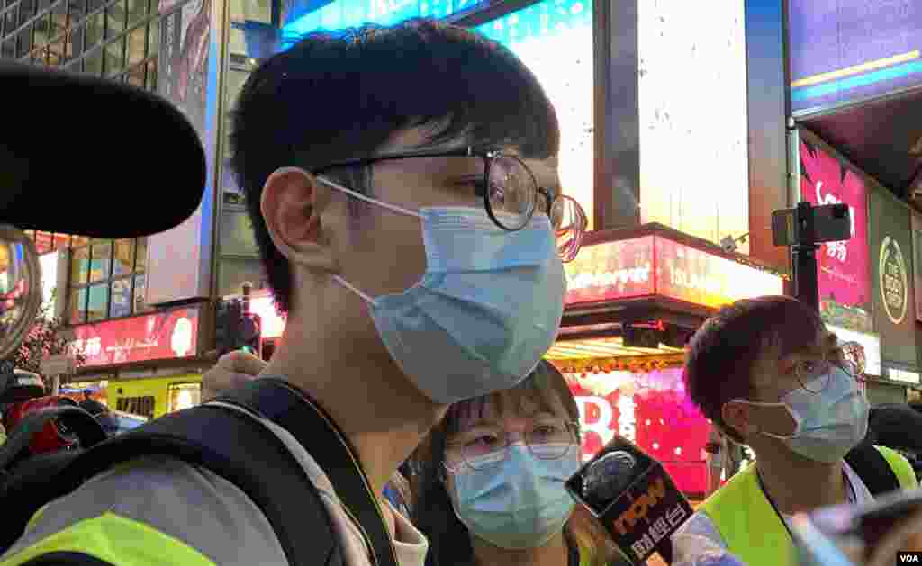 年約20歳的網媒學生義務記者杜同學表示,警方修改警察通例後,對傳媒的採訪自由有更大限制。(美國之音湯惠芸)