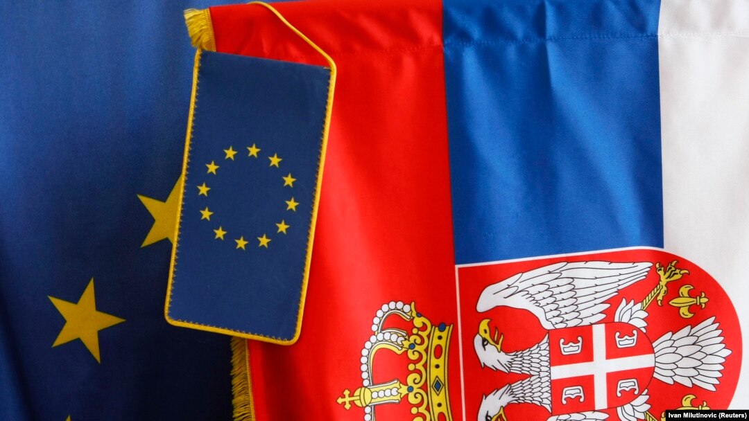 Arhiva, ilustracija - Zastave Srbije i EU